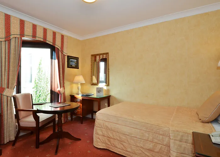 Отель The Ardilaun